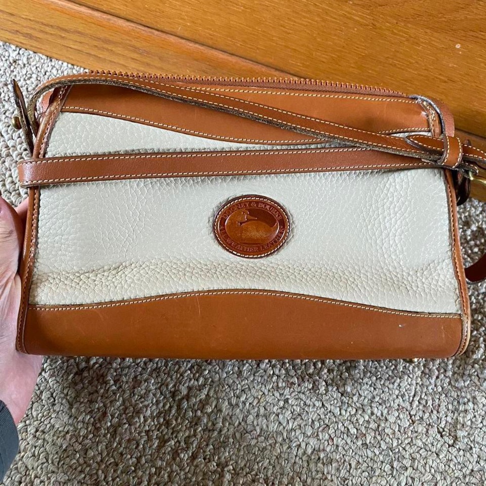 Adorable hand bag, strap is adjustable. No flaws that are noticeable.